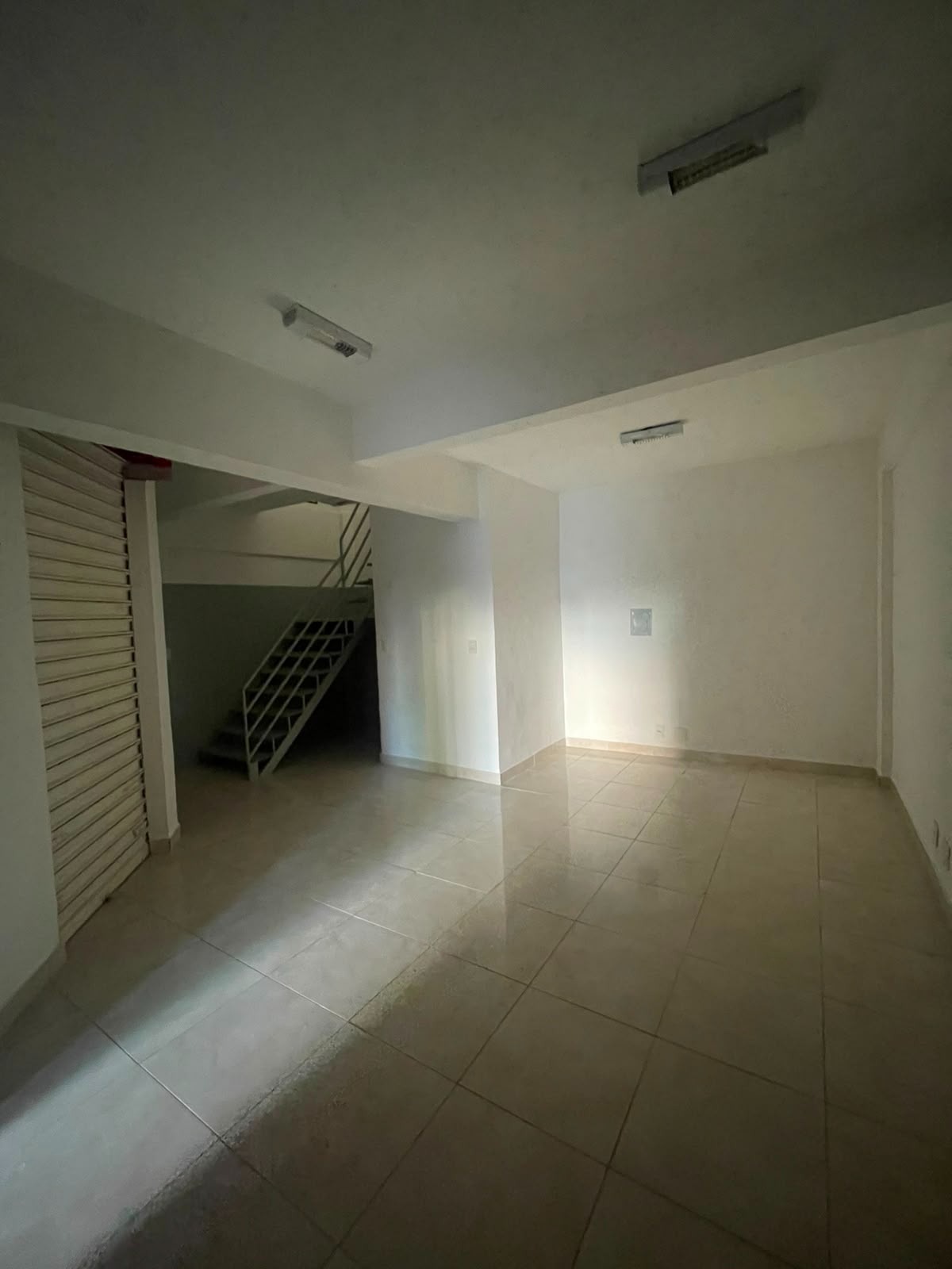 Ponto comercial no Santa Tereza, em rua de grande circulação de pedestres e veículos. — foto 8