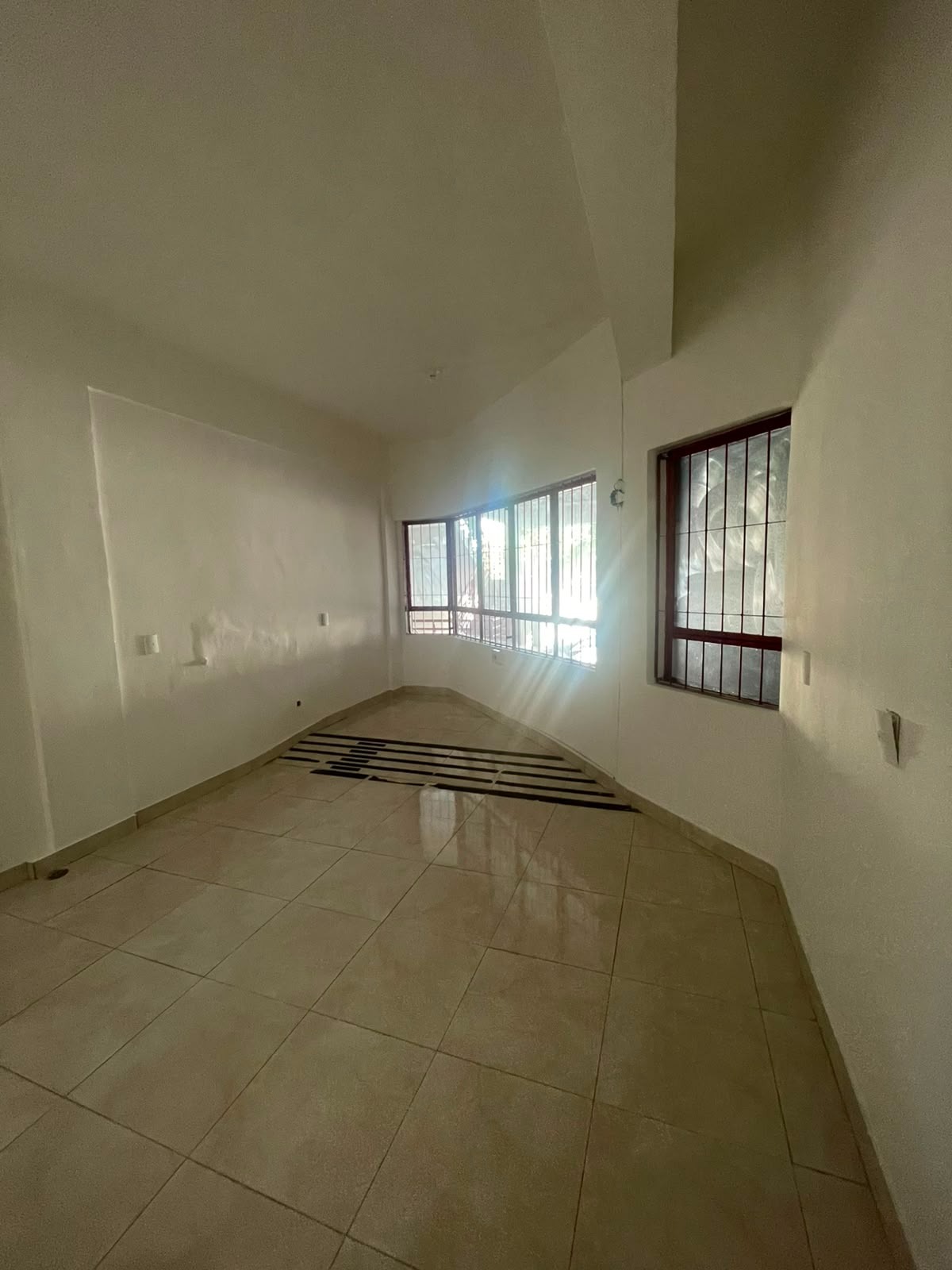 Ponto comercial no Santa Tereza, em rua de grande circulação de pedestres e veículos. — foto 10