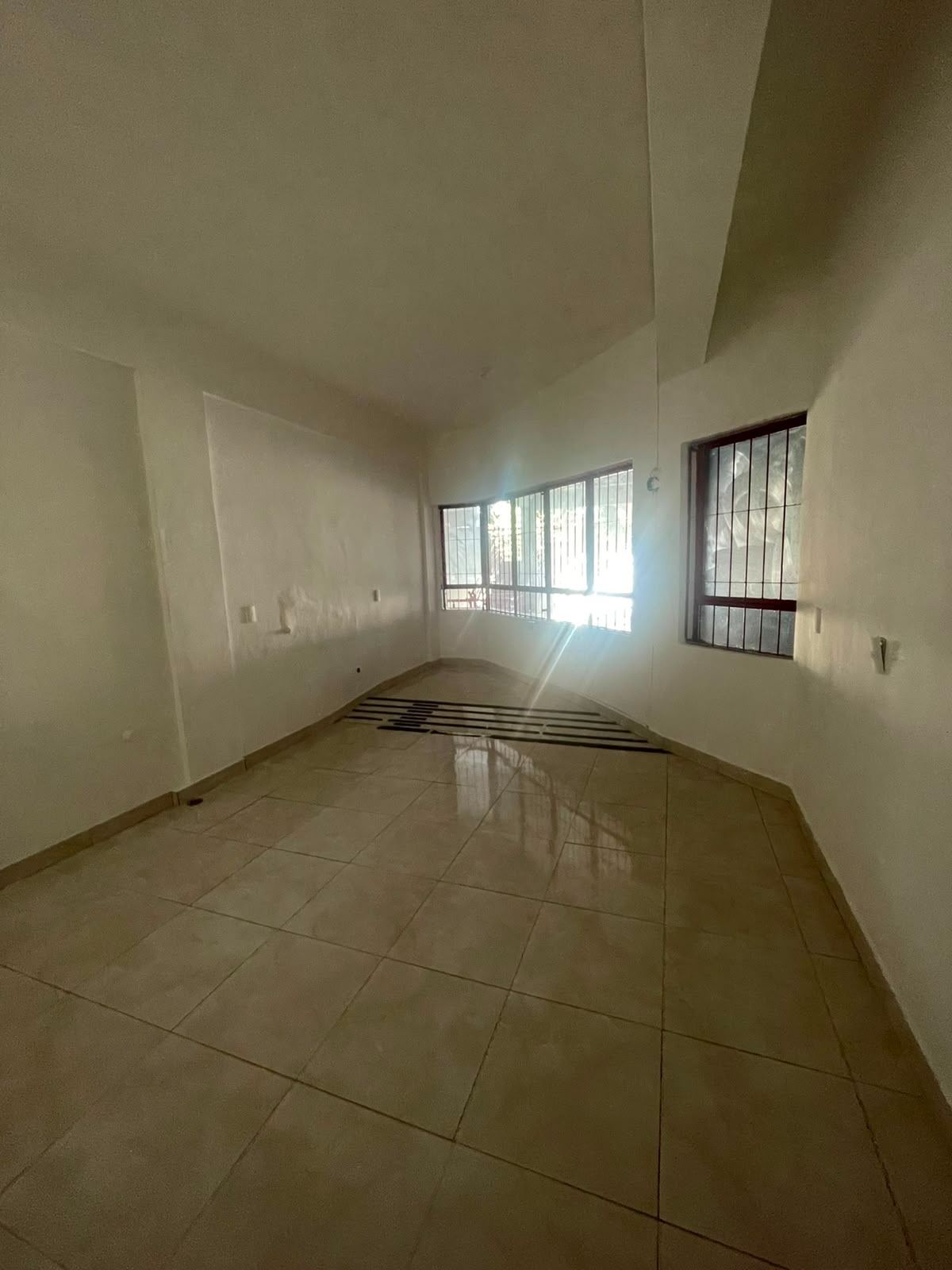 Ponto comercial no Santa Tereza, em rua de grande circulação de pedestres e veículos. — foto 11